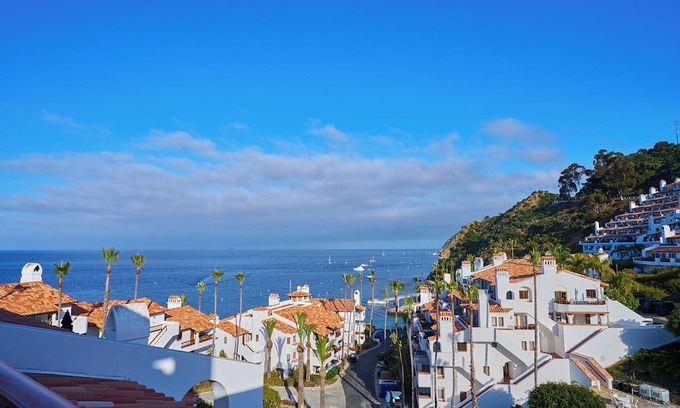 Avalon Condominio | Newly Remodeled Hamilton Cove Condo 2bd/2bth. Street level No Stairs!