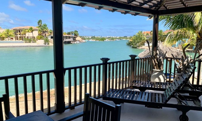 Kralendijk Casa | Casa Cascaya - Amazing Views With Large Porch!