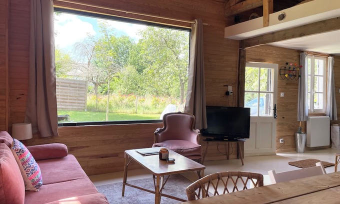 Bernay Casa | Cottage in the Normandy countryside with its apple trees