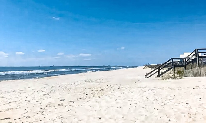 Fort Morgan Pines Casa | Cozy home across from the beach w/ sunrise and sunset views