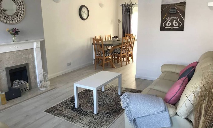 Dadlington Casa | Immaculate 2-Bed House in Coventry