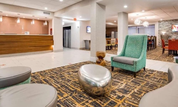 Fishers Casa | Your Go-To for Comfort: Rooms with Modern Amenities & Poolside Fun