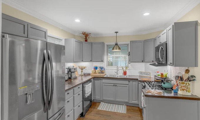 Drayton Casa | 3 bedroom 2:5 bath whole house and backyard Spartanburg, SC close to downtown