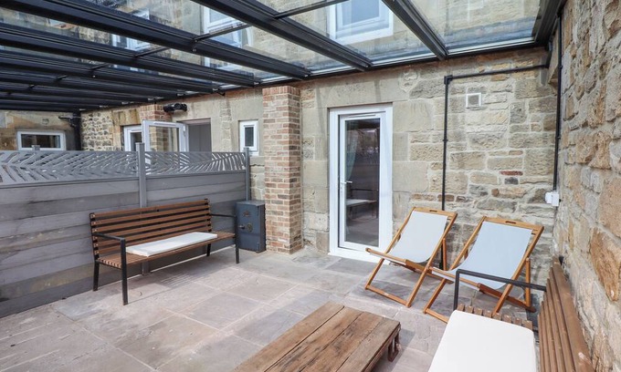 Wark Cabaña | CHESTER SUITE, pet friendly, with open fire in Wark