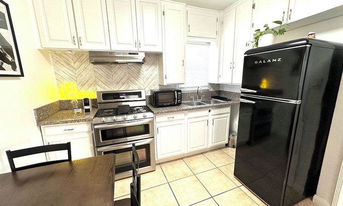 Bellflower Apartamento | Modern Apartment near Disney & LA