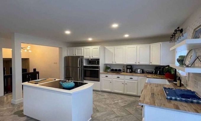 Charlotte's Shore Casa | The charm of country living. Perfect for tranquility with modern conveniences.