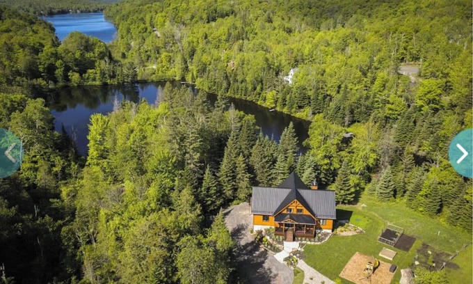 Sainte-Ann-des-Lacs Cabaña | Lakeside Oasis: Perfect for Couples & Families! Private Dock, Kayaks, Ski Trails