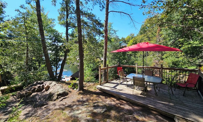 Trent Lakes Cabaña | The Wilson Family Cottage - Instagram @wilsonfamilycottage rentals