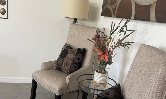 Zephyrhills Casa | A new modern home in a quiet gated community.