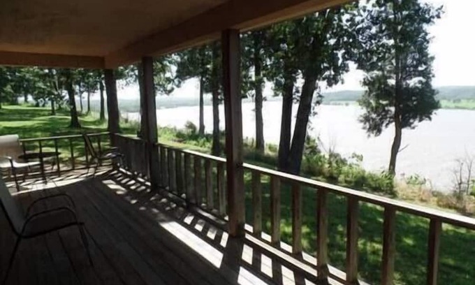 Golconda Casa | Cozy Family Cabin on the Ohio River