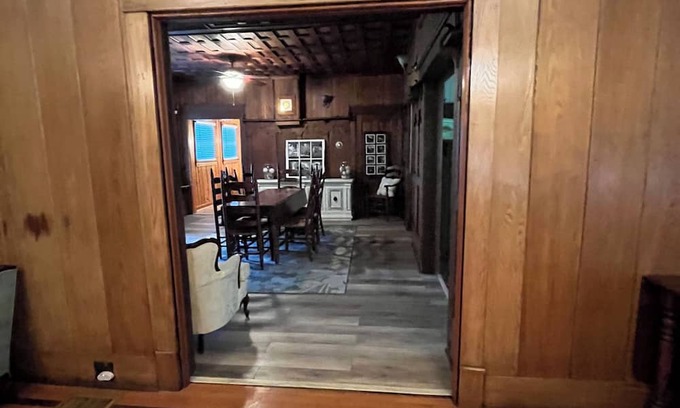 Damascus Casa | Private bedroom along VA Creeper Trail and near Appalachian Trail.