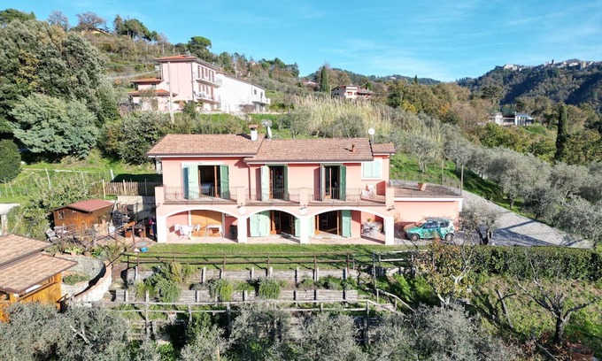 Fosdinovo Villa | Wonderful villa for 5 people with WIFI, TV, terrace, panoramic view and parking, close to La Sp...