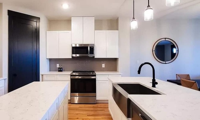 Princeton Casa | Loop, Newly Built Luxurious, Modern & Cozy Home