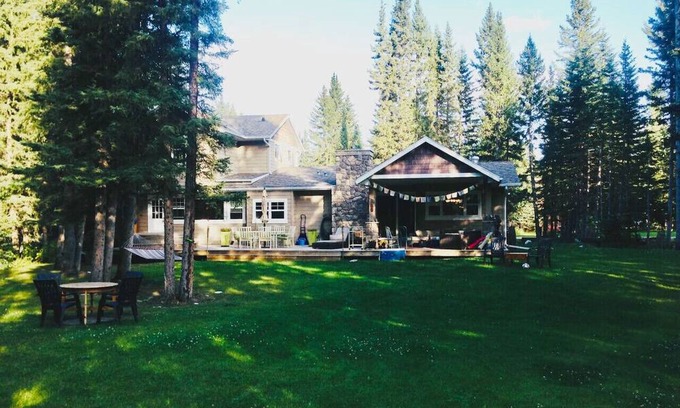 Redwood Meadows Casa | Welcome to Nezzie in the woods!