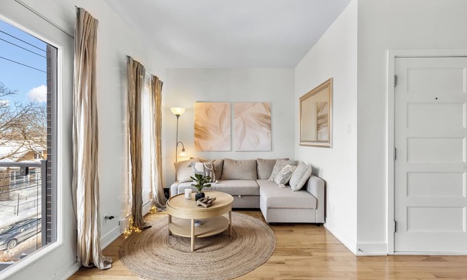 Rosemont-La Petite-Patrie Condominio | Cute & Modern Condo - (Free Parking & Near Public Transit) - AC & Private Patios