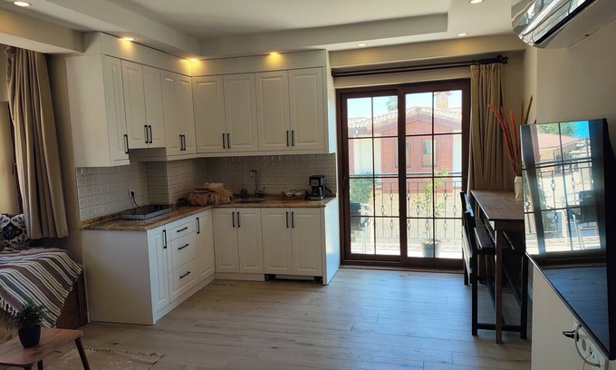 Ancient Side Apartamento | Located near the east coast of Side peninsula, close to many key locations.