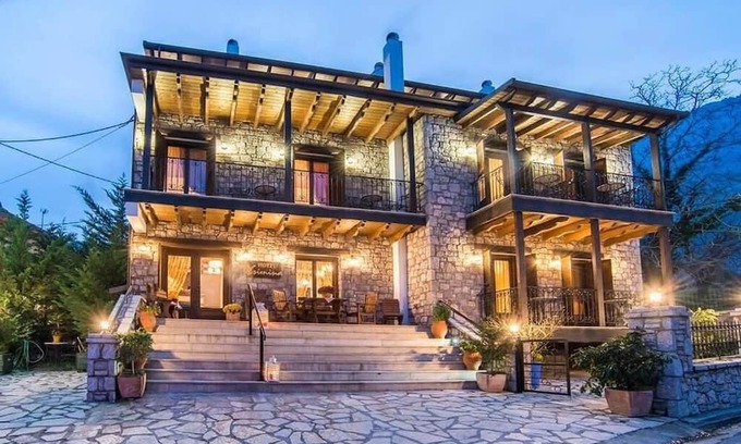 Eptalofos Condominio | Eptalofos Guesthouse - Cozy Double Nest with Fireplace