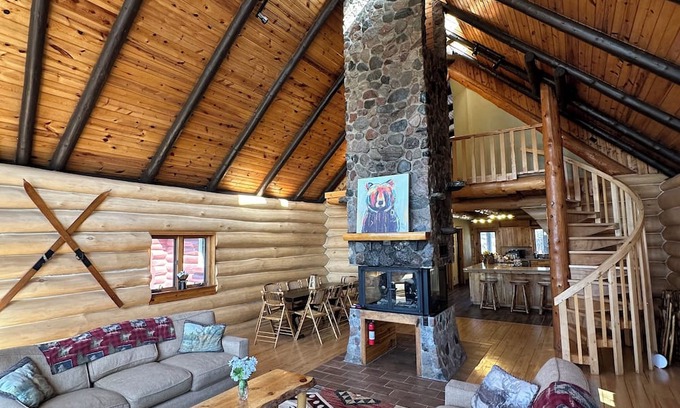Cotton Cabina | Golden Pond, Secluded & Spacious Waterfront Oasis