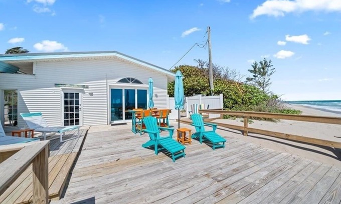 Melbourne Beach Cabaña | Beachfront Cottage - Seagrape