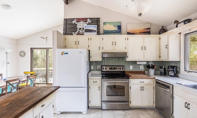 Springs Cabaña | East Hampton Harbor Cottage