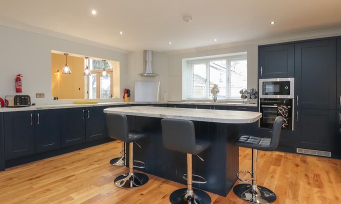 Knott End-on-Sea Cabaña | BARN CONVERSION, with hot tub in Stalmine