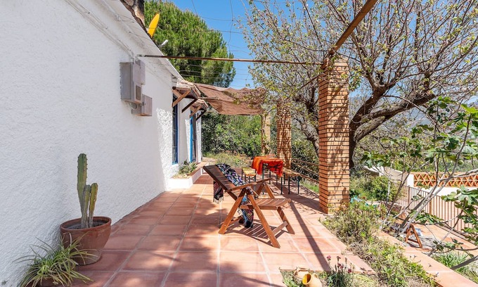 Orgiva Casa | Chalet 'Casita De La Huerta' with Mountain View, Shared Pool and Wi-Fi