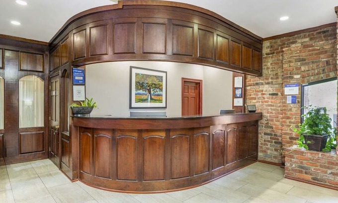 North Chesterfield Casa | Elegant Rooms with Hot Breakfast – Minutes from Richmond Museums