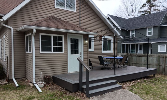 Charlotte Casa | House located in Charlotte, newly updated, quiet with plenty of room to relax.