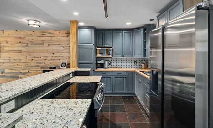 South Haven Cabina | Private Modern Cabin with Lake Access, Kayaks, Games, Firepit Dogs Welcome!