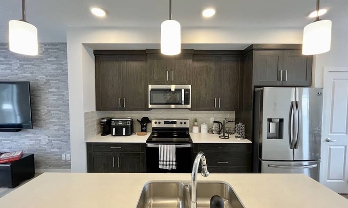 Airdrie Casa | Luxury Home for Long Stays