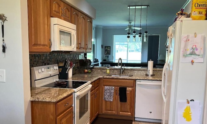 Estero Condominio | First floor 2 bed + Den, 2 Bath on 1st hole of Beautiful Golf course.
