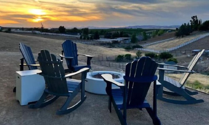 Paso Robles Casa | NEW Listing Discount, 3BR Game Room, Pup Friendly