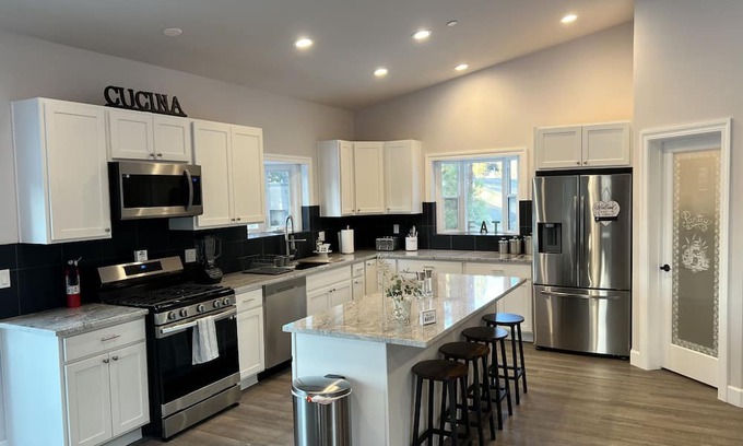 Rancho Bijou Casa | Terrific brand new 4-bedroom house with WiFi in South Lake Tahoe