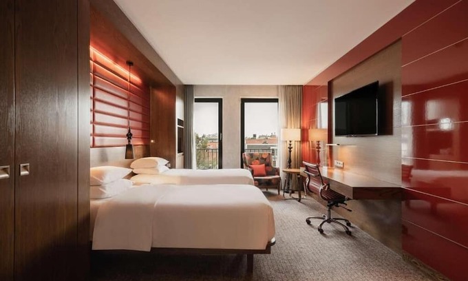 The Hague Center Casa | Stay, Explore, and Unwind in Den Haag's Heart! 3 Relaxing Units, Pets Allowed!