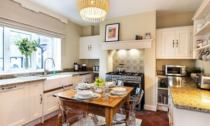 Ashford-in-the-Water Cabaña | Cosy 3 bedroom cottage in Ashford in the Water, close to Bakewell & Chatsworth