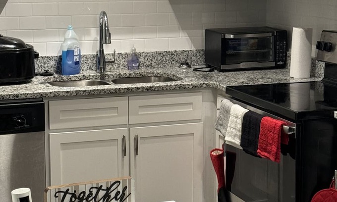 Raleigh Apartamento | 5 Minutes from Crabtree valley mall and wake med