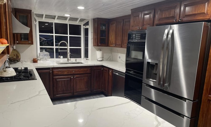 Chatsworth Casa | Cozy house with backyard in suburban neighborhood, central to Valley near 118