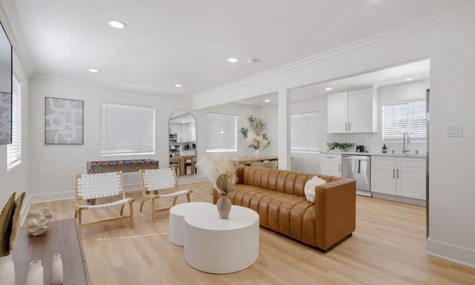 Los Angeles Apartamento | Scandinavian Top Unit Apt! Game Table + Parking