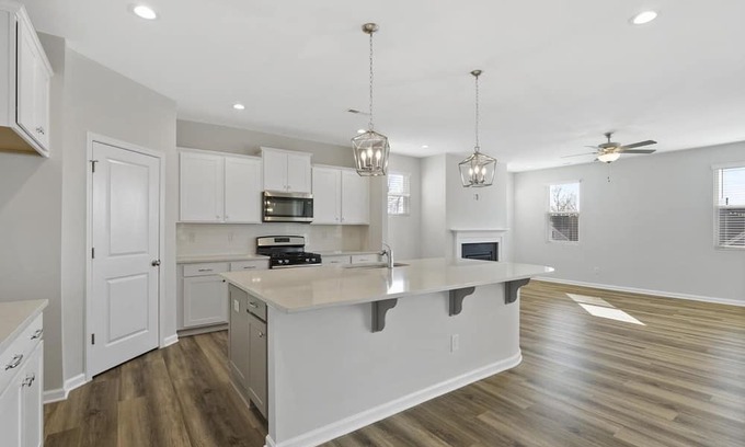 Wake Forest Casa | CUSTOM VILLA: MASTER ON 1ST FLOOR.