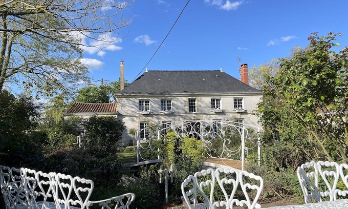 Nueil-sur-Layon Cama Y Desayuno | Chambre de Charme Dans un Jardin de 1500m2