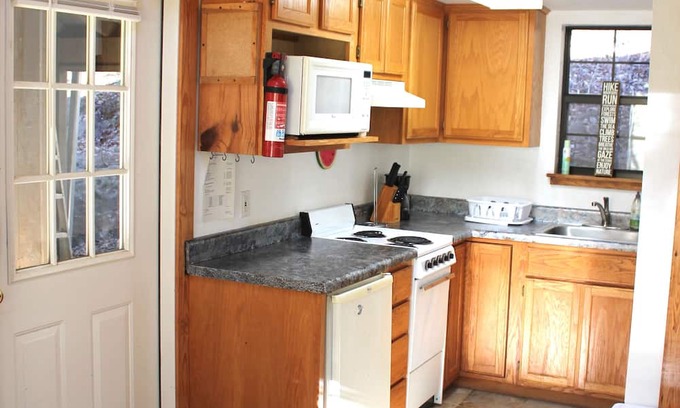 Huntsville Apartamento | Two Bedroom Tiny Home in the heart of the Ozark Wilderness