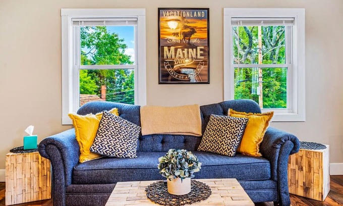 Westbrook Apartamento | Tranquil Haven: Cozy 2BR Retreat, Parking