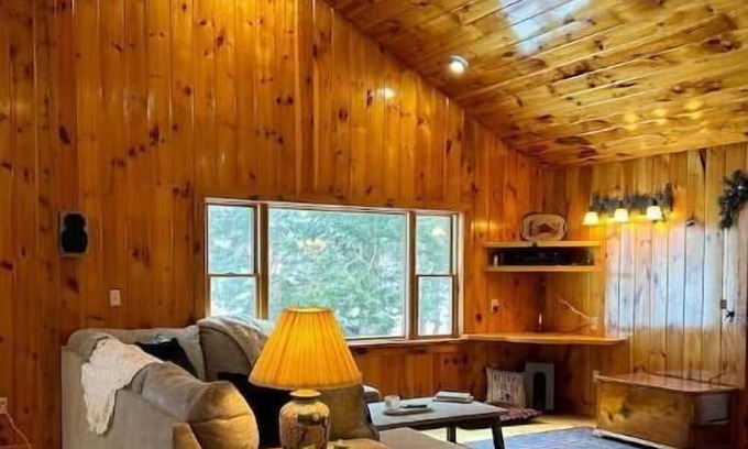 Wells Casa | Cozy and private escape on 10 acres next to a babbling brook