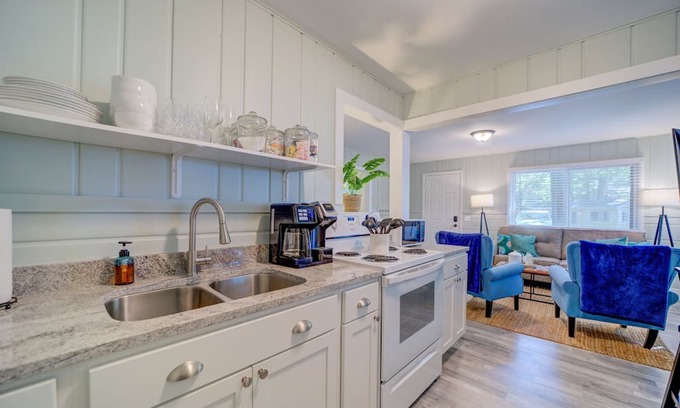 Muskegon Casa | Cottage Retreat Scenic Drive Resort 3
