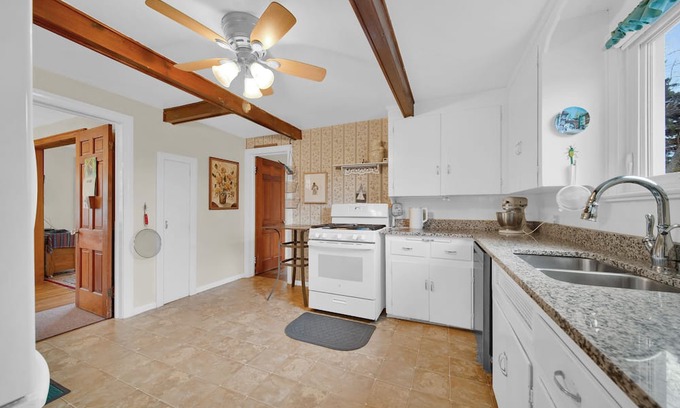 Lexington Casa | 2 cozy homes on Lake Huron!