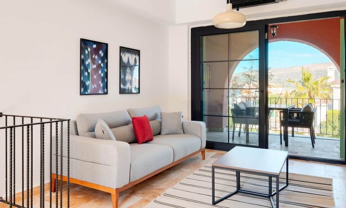 Alacati Apartamento | Luxury Flat w Balcony and Shared Pool in Alacati