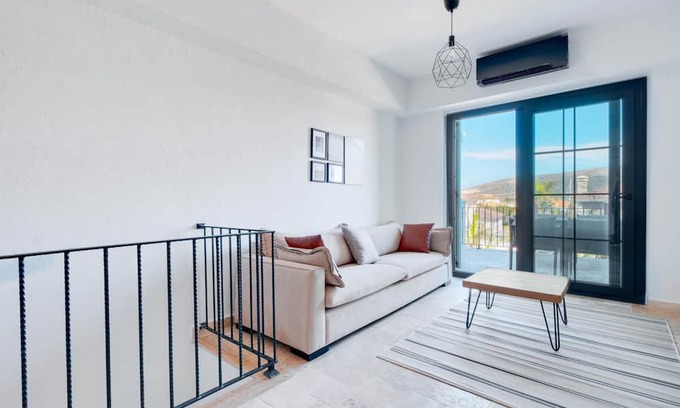 Alacati Apartamento | Vacation flat w pool and balcony, 5 min to beach