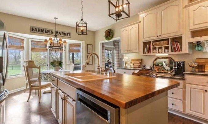 Buechel Casa | Welcome PGA Guests! Luxurious, Clean & Comfy! Playground for the kids, firepit