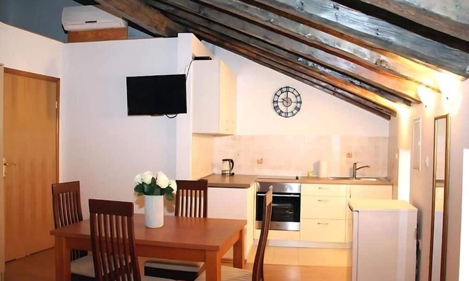 Grad Apartamento | Sunny Rooms and Suites