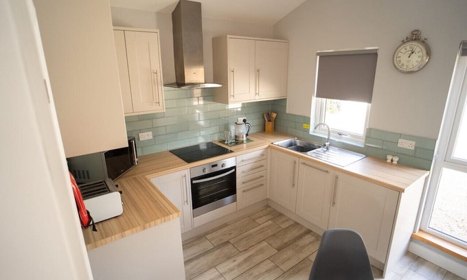 Cleeve Casa | The Ash View Cozy 3BR Retreat Perfect for Families